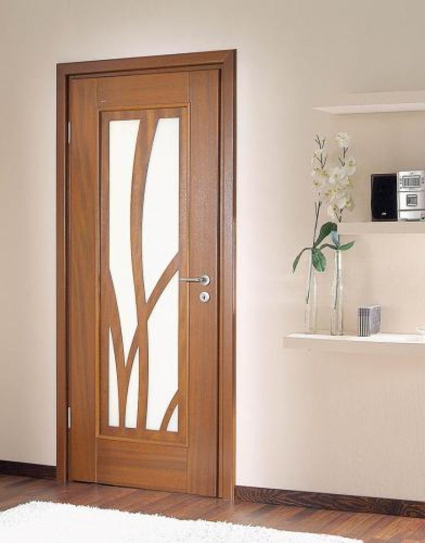 Przeszklone drzwi wydają się lżejsze - to dobre rozwiązanie w niedużych pomieszczeniach. URZĘDOWSKI