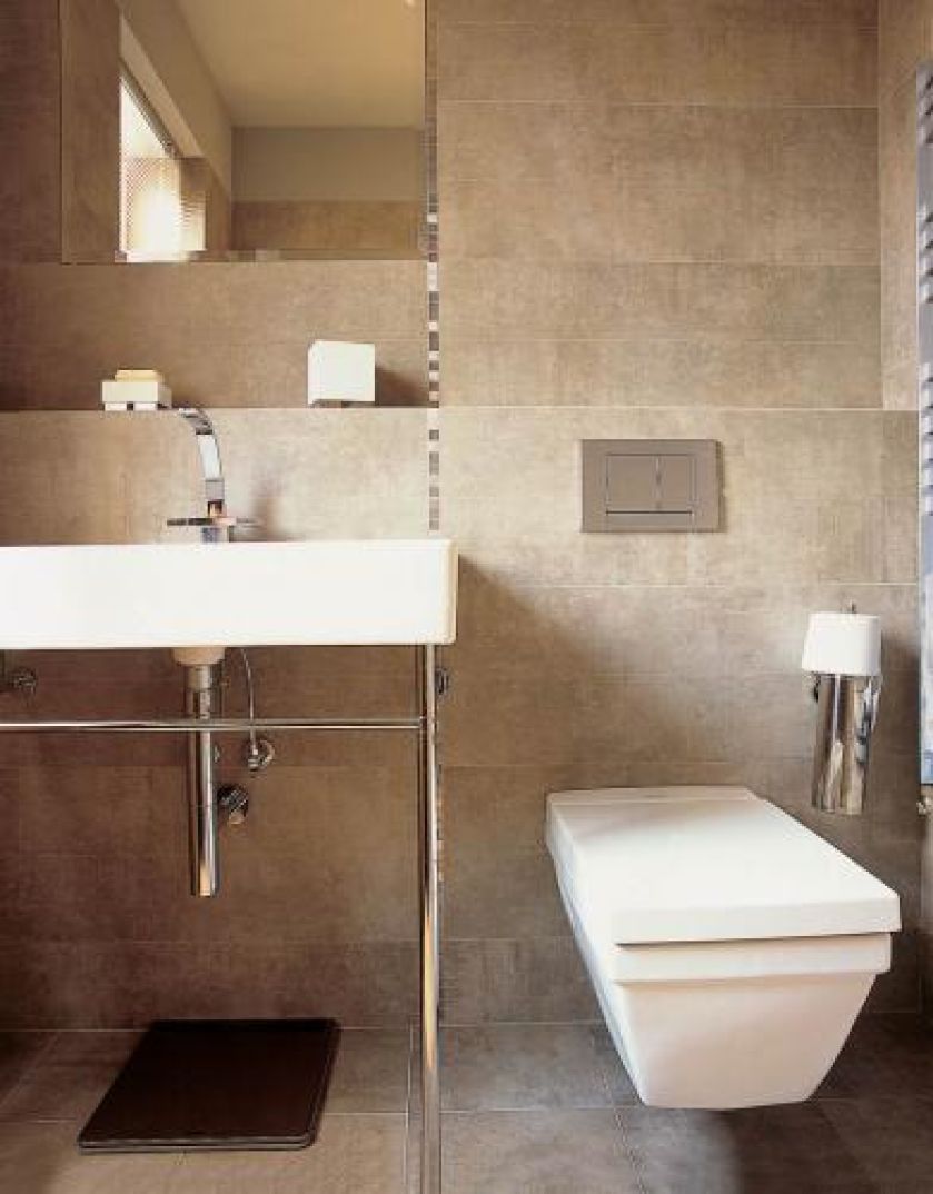 Łazience styl nadaje nowoczesna linia ceramiki.