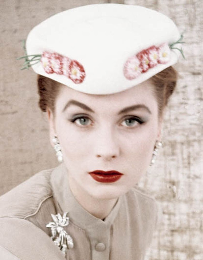 Szczyt elegancji w 1953 r., najnowsza propozycja Christiana Diora, fot. FOTOCHANNELS