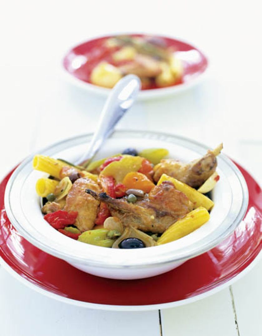 Ragu (ragout) to taka francuska wersja potrawki. Tutaj podana jako sos do makaronu.