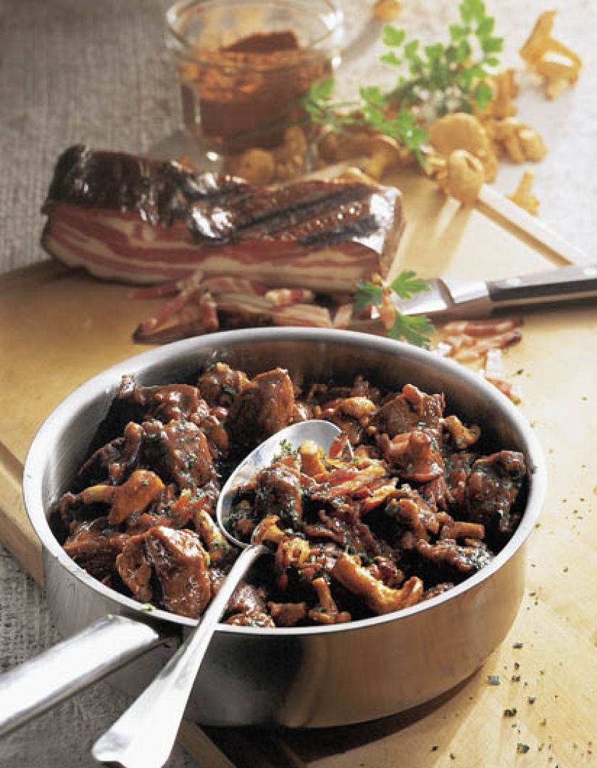 Dziczyzna po staropolsku z prawdziwkami.