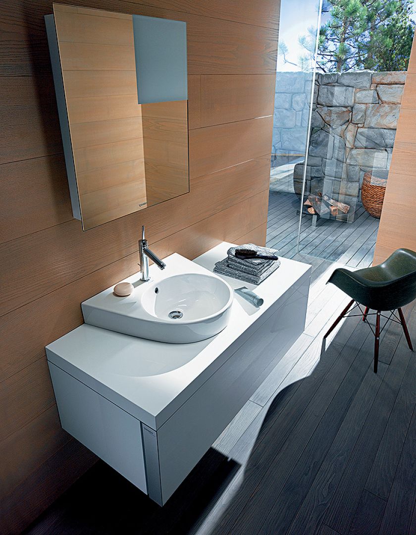 Od znanego dizajnera umywalka Starck 2 w cenie 1040 zł netto i szafka pod nią za 5835 zł, Duravit.