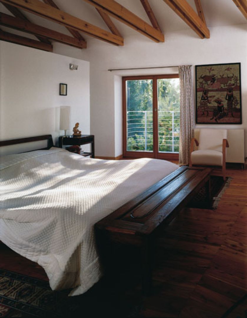 Pomysł na balkon w sypialni zrodził się dopiero podczas budowy. Architekci uznali, że przyjemnie będzie