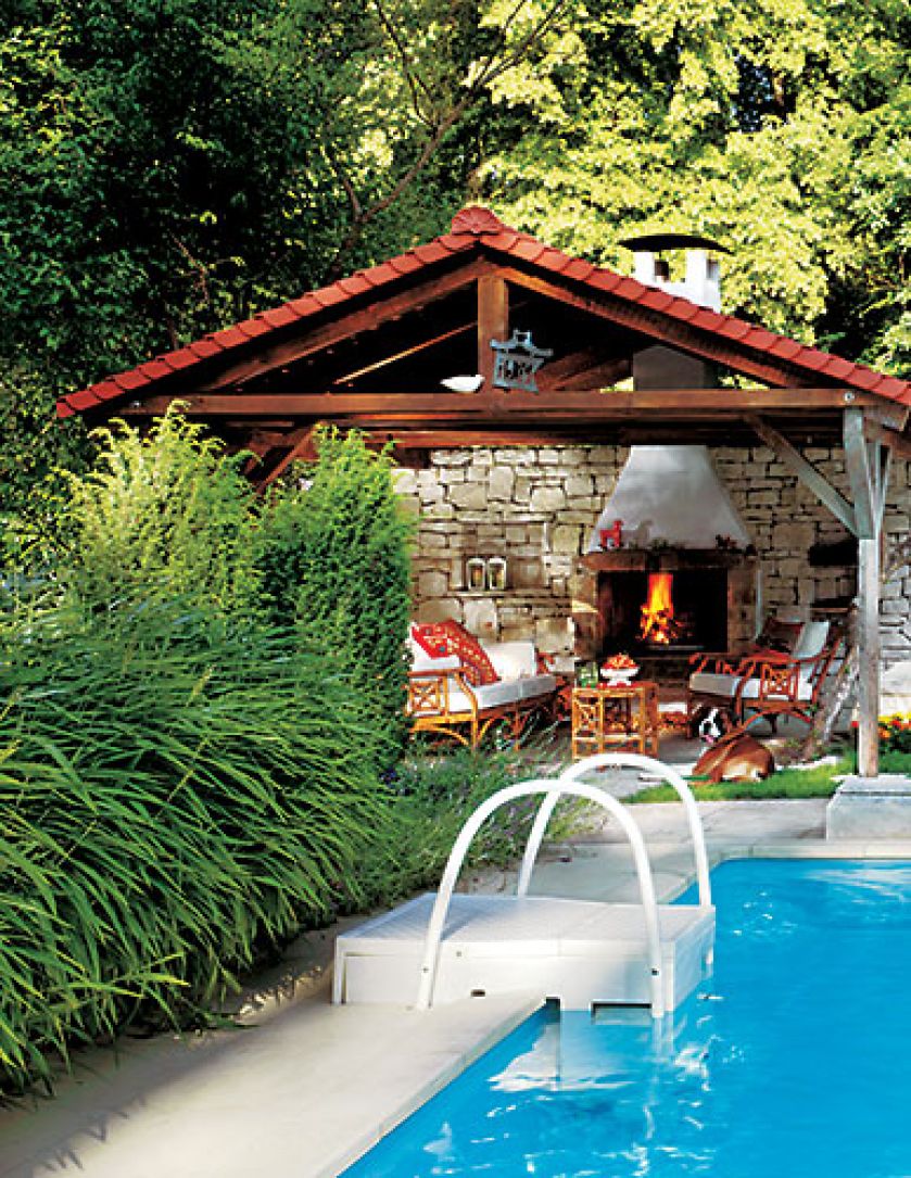 Zadaszona weranda to idealne miejsce do spotkań z przyjaciółmi.