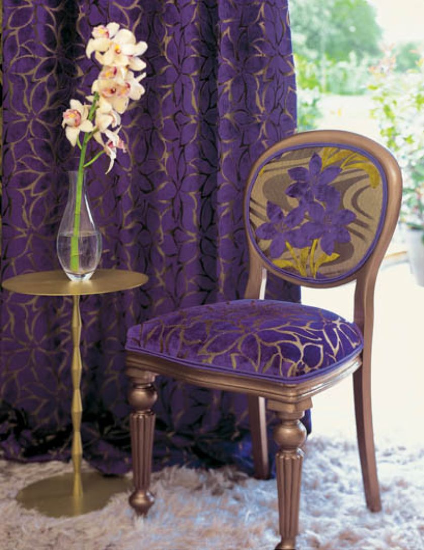 Krzesło obite tkaninami od Designers Guild (kolekcje Kibushi i Tokyo Dahlia). Aranżacja DECODORE