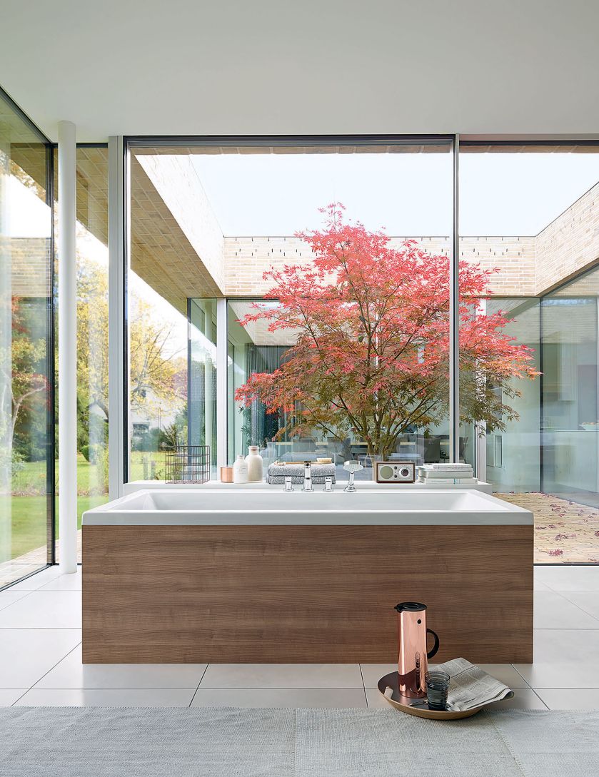 Drewno i rośliny w łazience