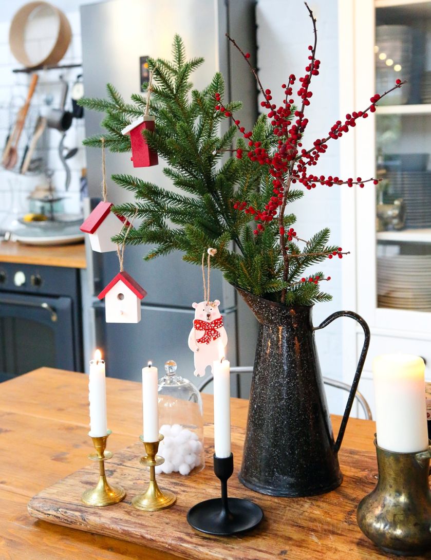 ozdoby bożonarodzeniowe w wazonie