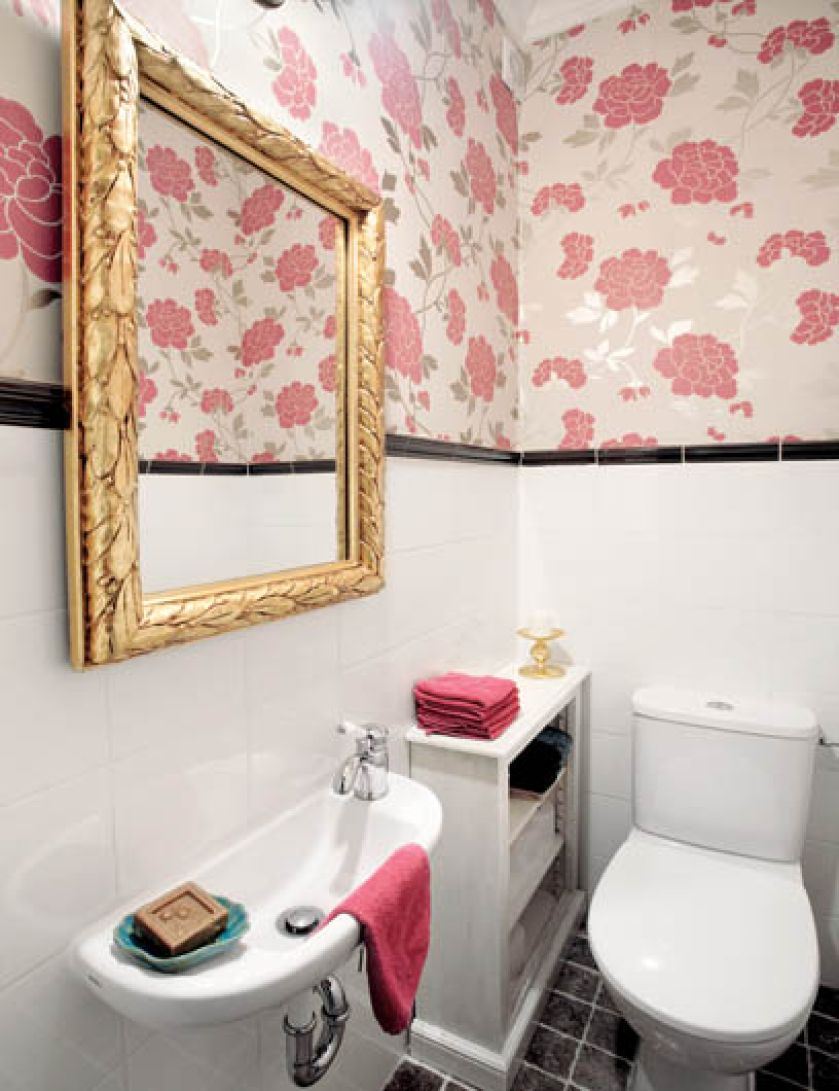 Różowy to ulubiony kolor właściciel, dlatego pojawia się nawet w kuchni.