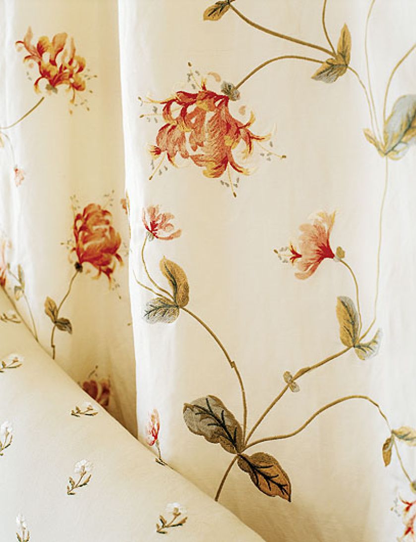 Duże na zasłonie, drobne na kanapie. COLEFAX FOWLER