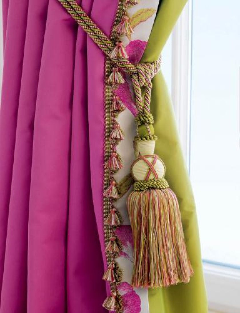 Four Seasons to kolekcja dodatków do tkanin. Na zdjęciu chwost Trimmings w modnych kontrastowych kolorach. JAB ANSTOETZ