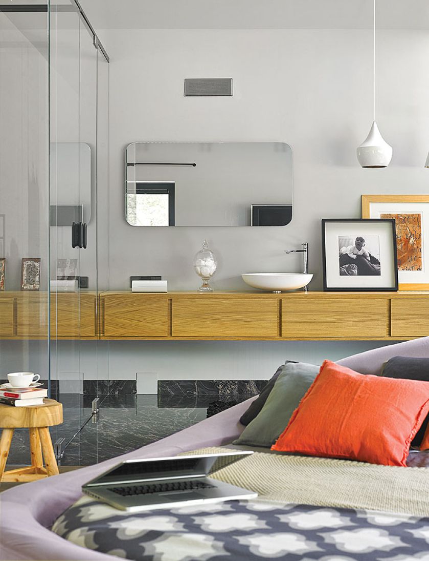 Łóżko w nieregularnym kształcie przypominające polny kamień (Mesmetric).