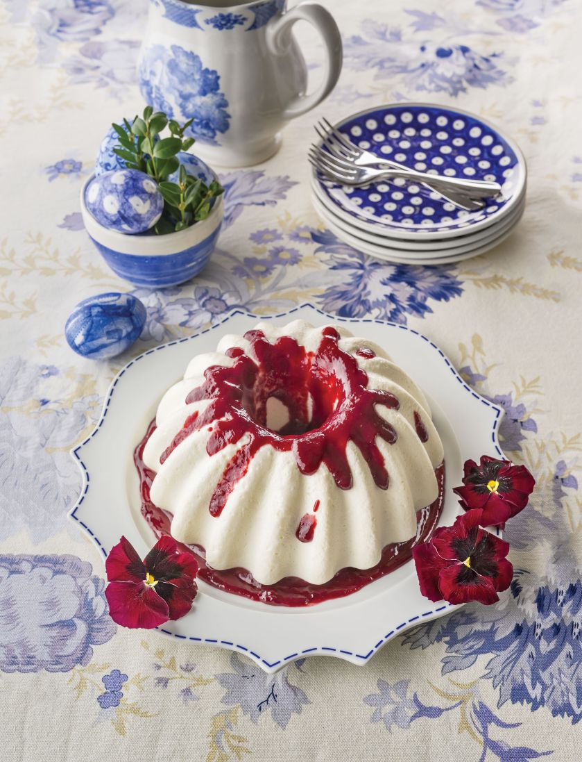 Sernik na zimno z musem malinowym. Tradycyjne potrawy wielkanocne – przepisy z Domu Polskiego