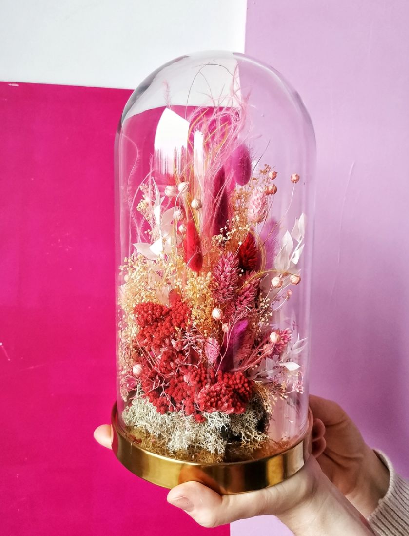 Suszone kwiaty pod kloszem