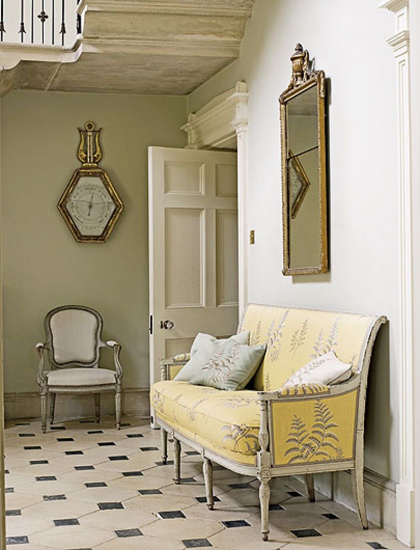 Sofę stylizowaną na Ludwika XVI kupimy na zamówienia. IMPRESJE HOME COLLECTION