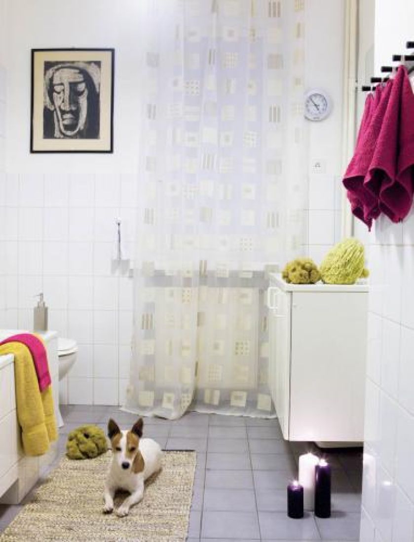 Wszystkim wydaje się, że grafika w łazience to portret taty Beaty. Tymczasem została kupiona przez ciotkę- malarkę dawno temu