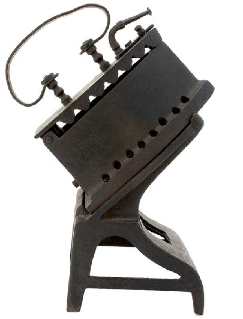 Żelazko z podstawką, fot. shutterstock.com