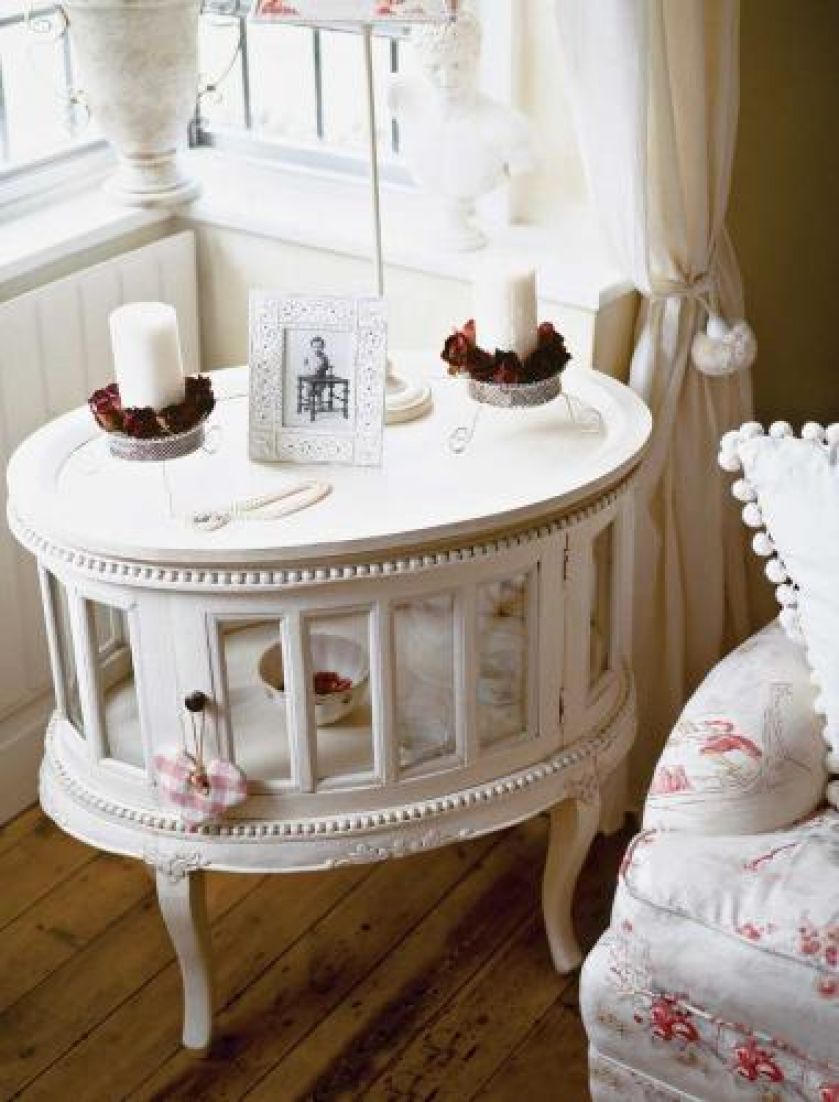 Stolik w salonie jest jak witryna. Francuski klucz