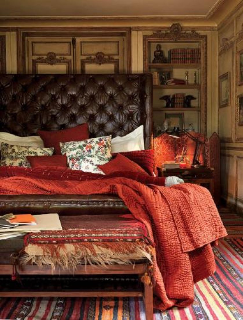 Wraca moda na puchowe piernaty, poduchy, pledy, kapy, falbany, koronki...