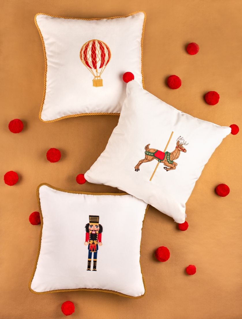 świąteczna poduszka z haftem