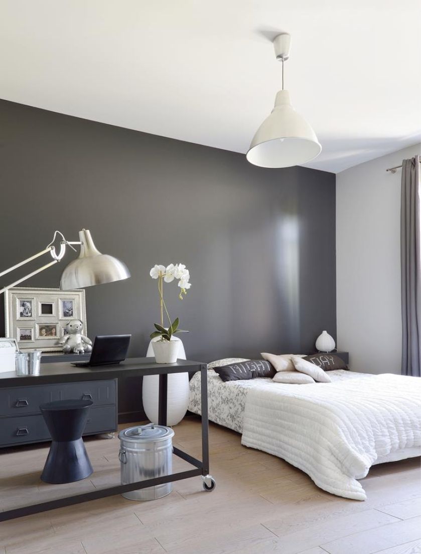 Fot. Germain Suignard/Photofoyer. Szara sypialnia - inspiracje, dodatki, aranżacje