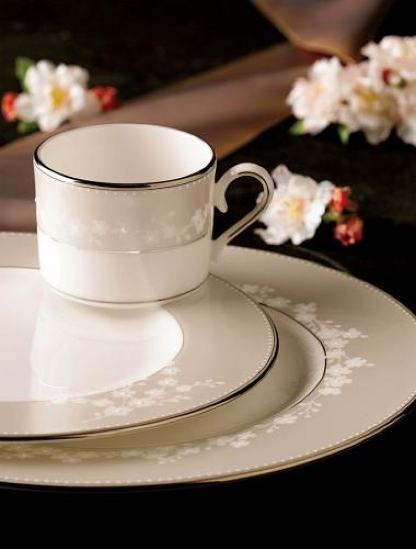 Za filiżankę Bellina od Lenoksa zapłacimy 190 zł. ROSENTHAL