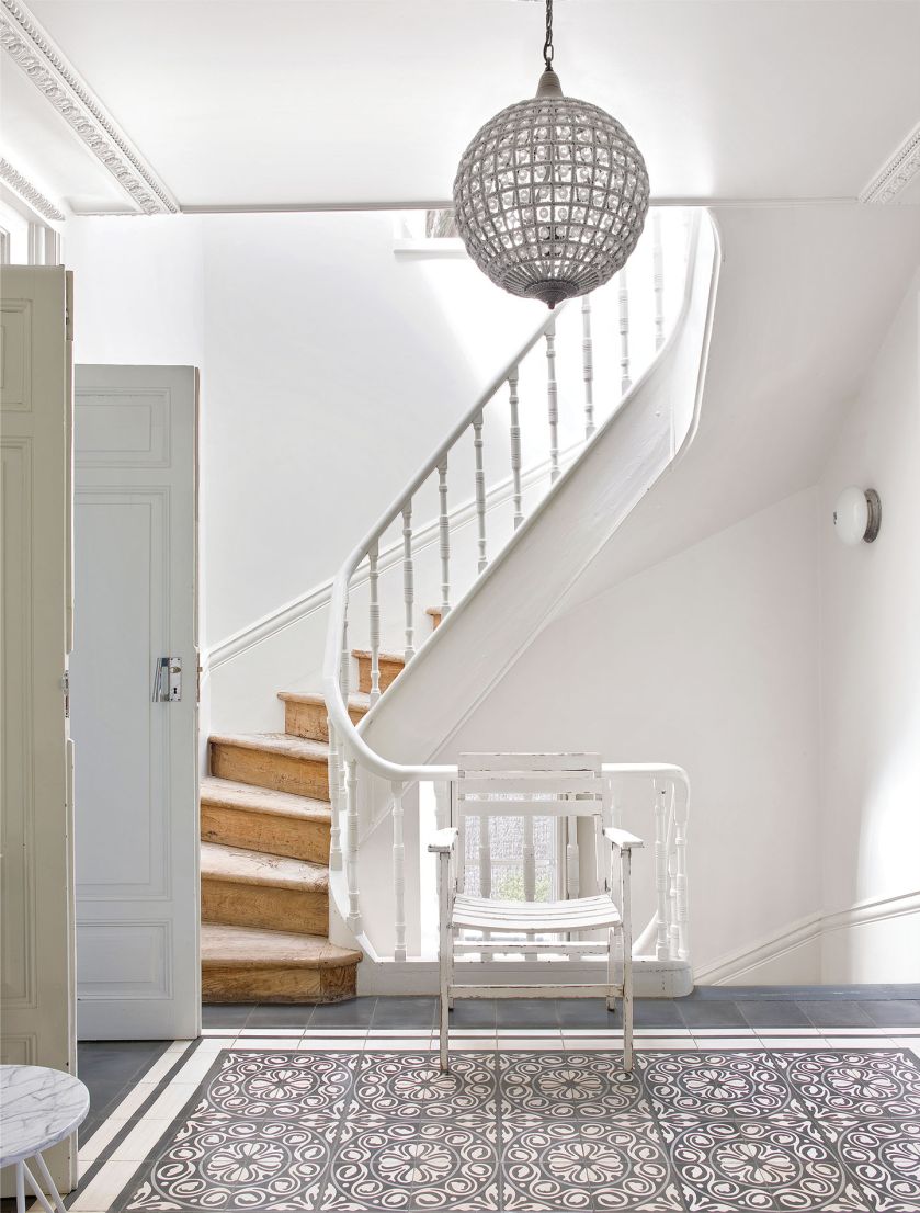 Ta hinduska willa pamięta niejedną metamorfozę: bywała restauracją, hodowano w niej szynszyle, później popadła w