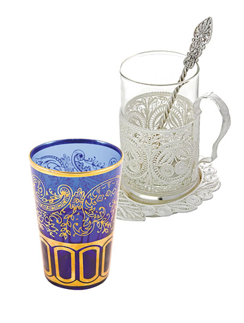 Biały koszyczek na szklankę Melhior (Kolczugino), 266 zł (na zamówienie). galinex.pl oraz kobaltowa szklanka marokańska,