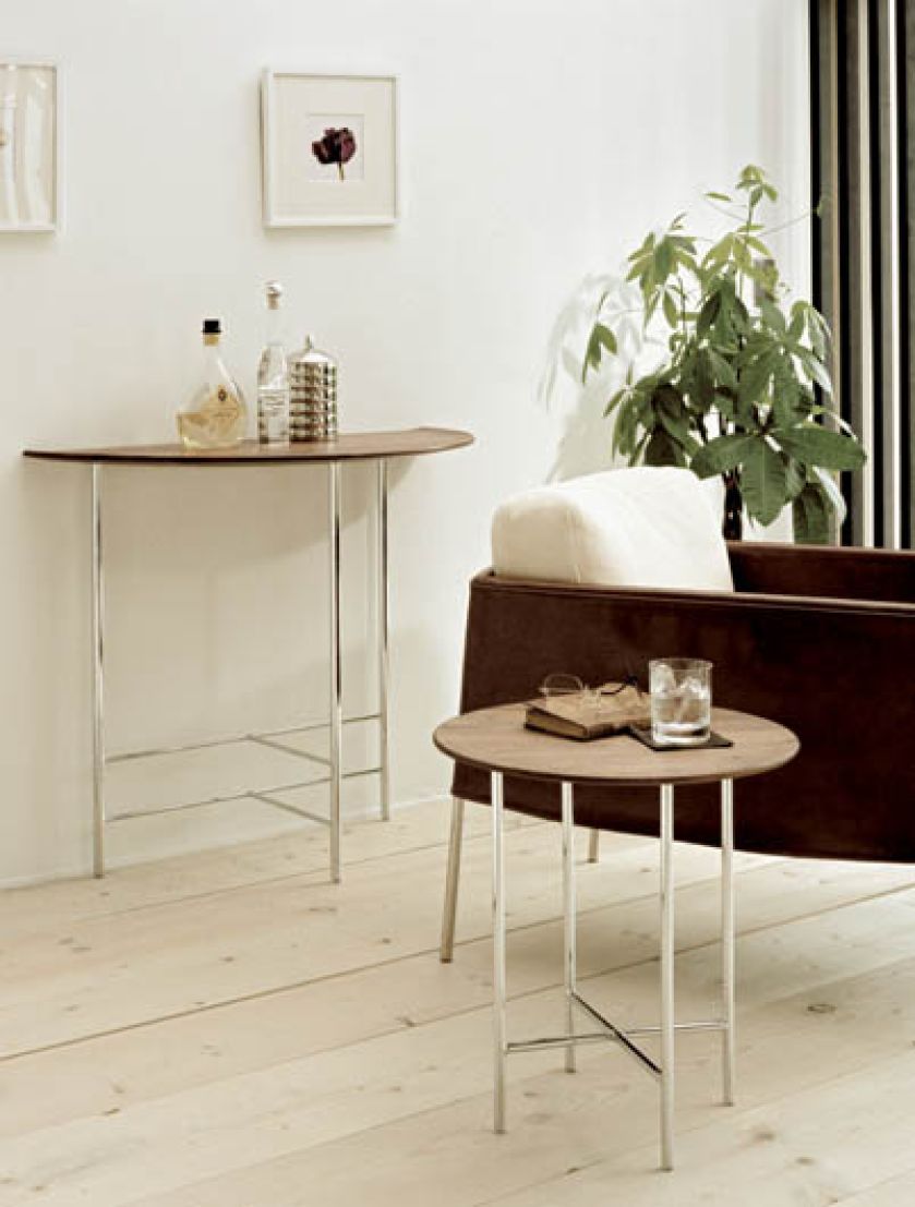 Do prostej konsoli dobierzemy też kawowy stolik. RITZWELL
