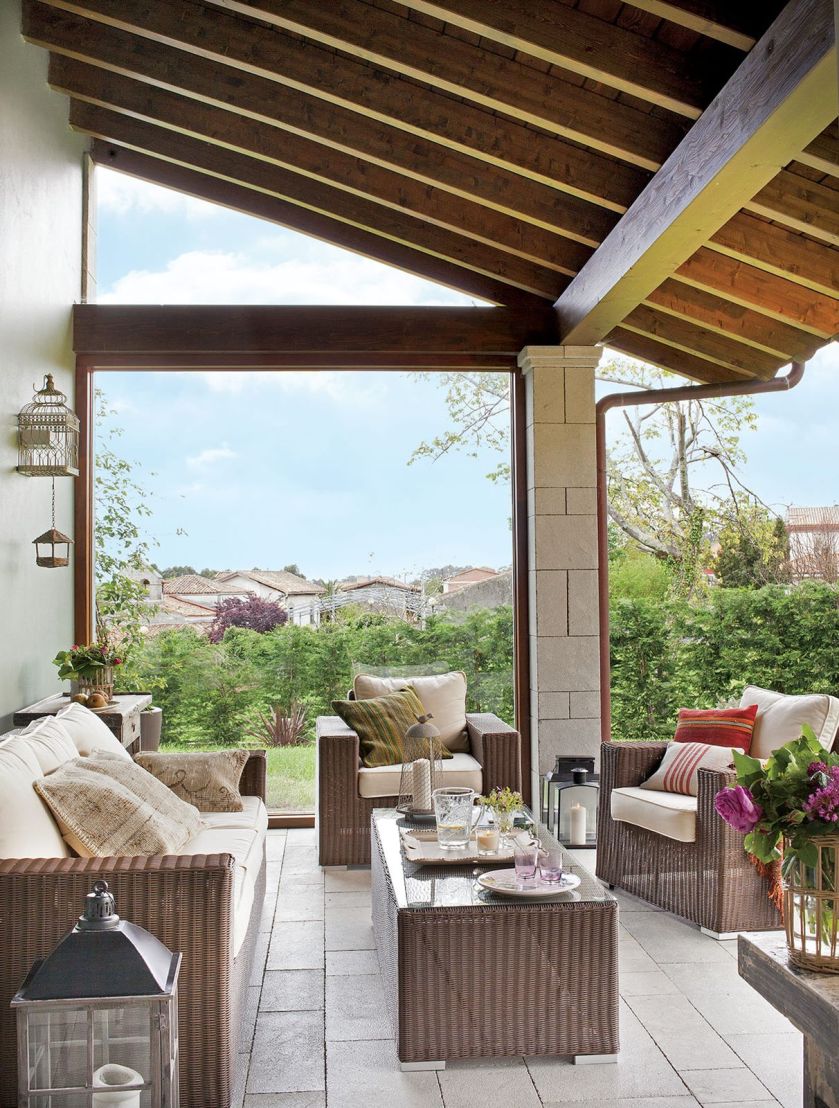 Dom w stylu rustykalnym z widokiem na górskie szczyty