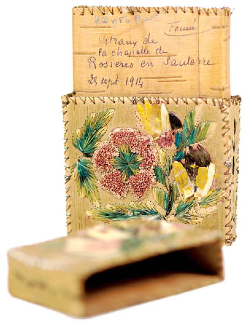 Wizytownik z kory brzozowej, zdobiony włosiem reniferów i różnymi rodzajami suszonych roślin, sztuka ludowa Indian