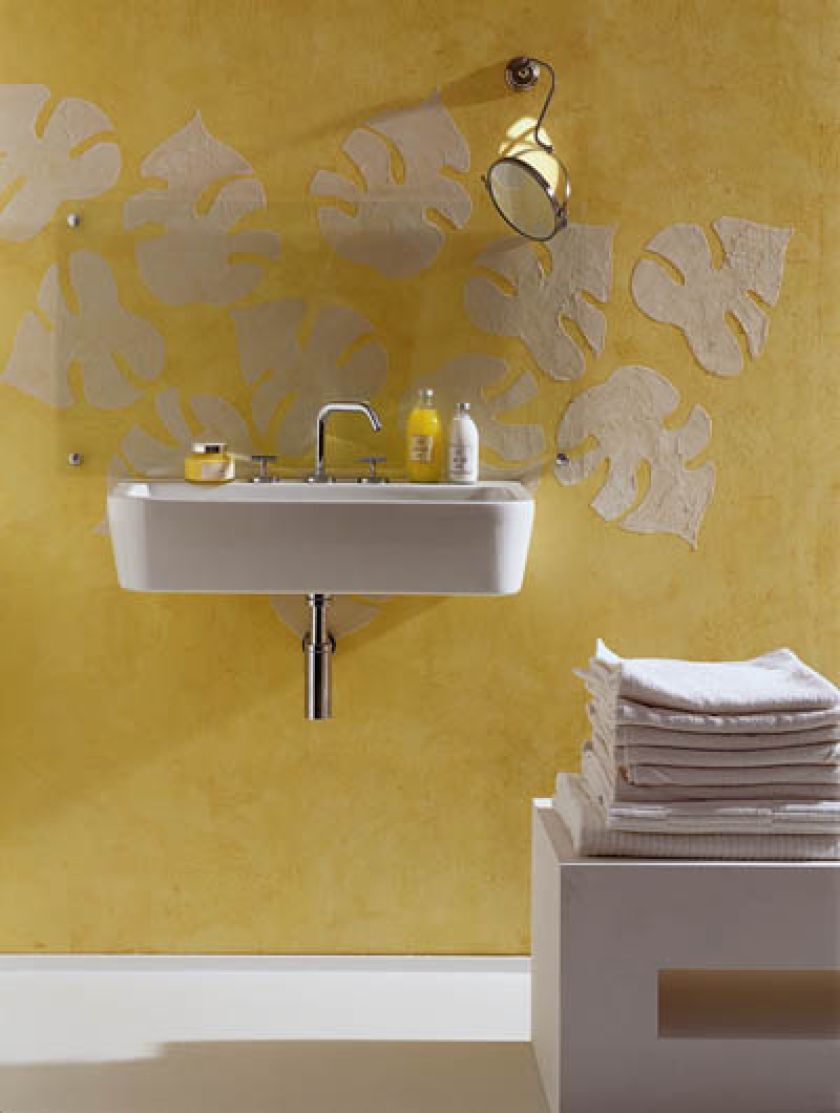 Motyw roślinny na ścianie zrobiono reliefem (35,03 zł/litr). FOX DEKORATOR