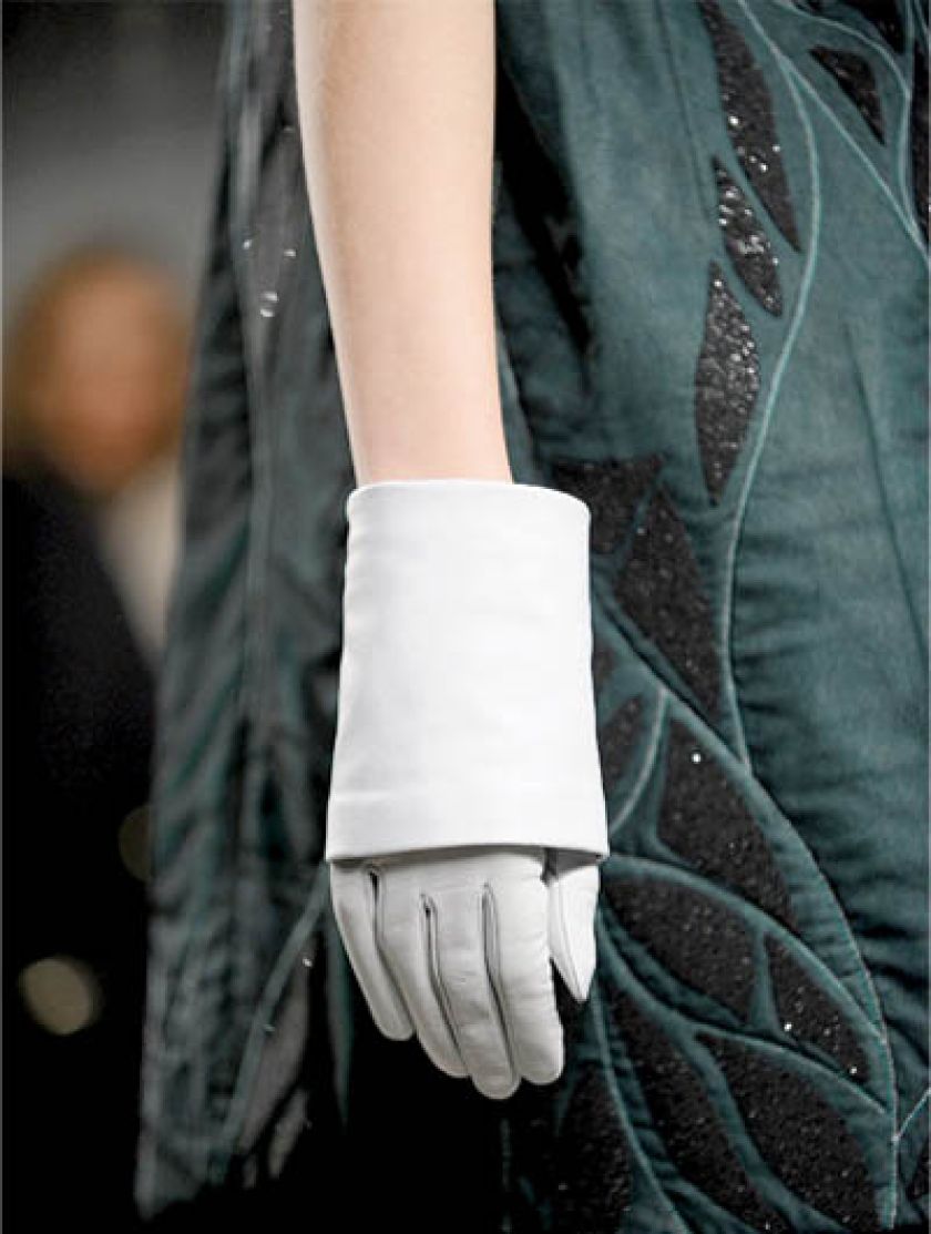 Rękawiczka z długim mankietem. Rękawiczki