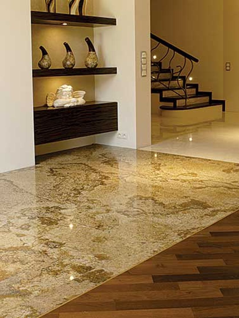 Drewno i marmur - trafione połączenie. Podłoga Brecia Sarda. Cena - 260 zł/mkw. (płytki o wymiarach 40 x 40 cm). I-MAR