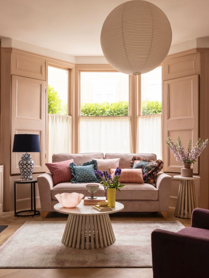 jak wieszać firany do salonu