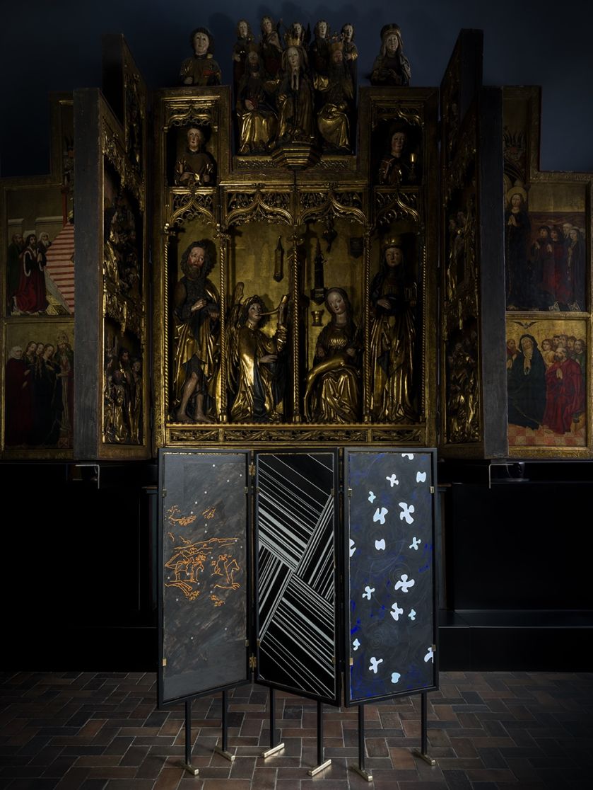 Parawan z pracą Włodzimierza Zakrzewskiego