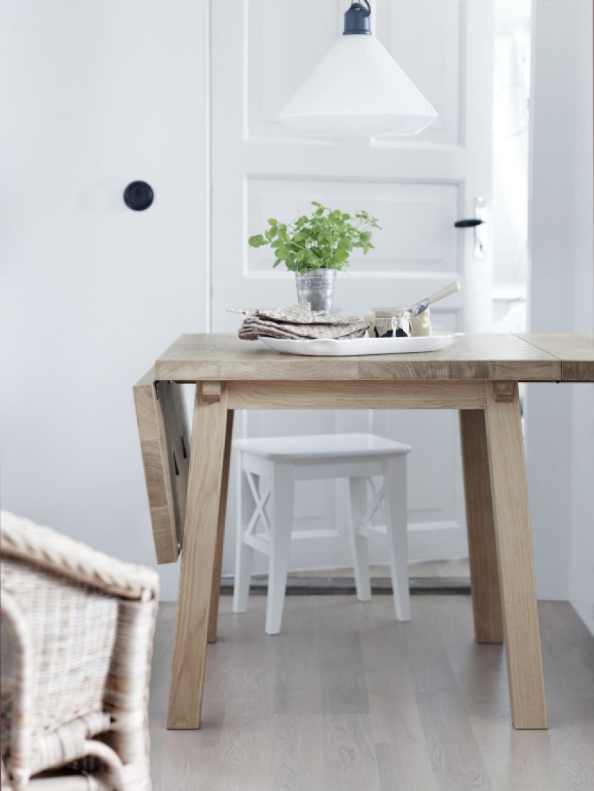 MÖCKELBY stół z opuszczanym blatem, 1399 zł.