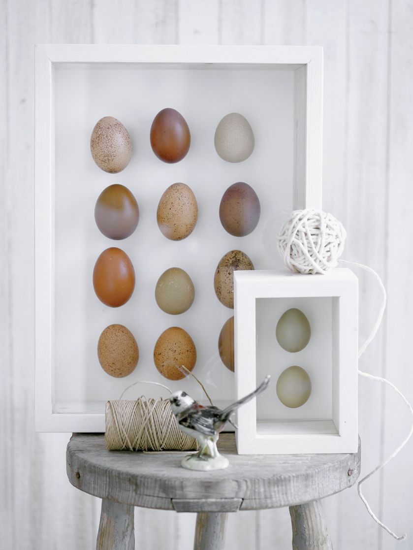 Prosto z natury: pisanki w drewnianej ramce.