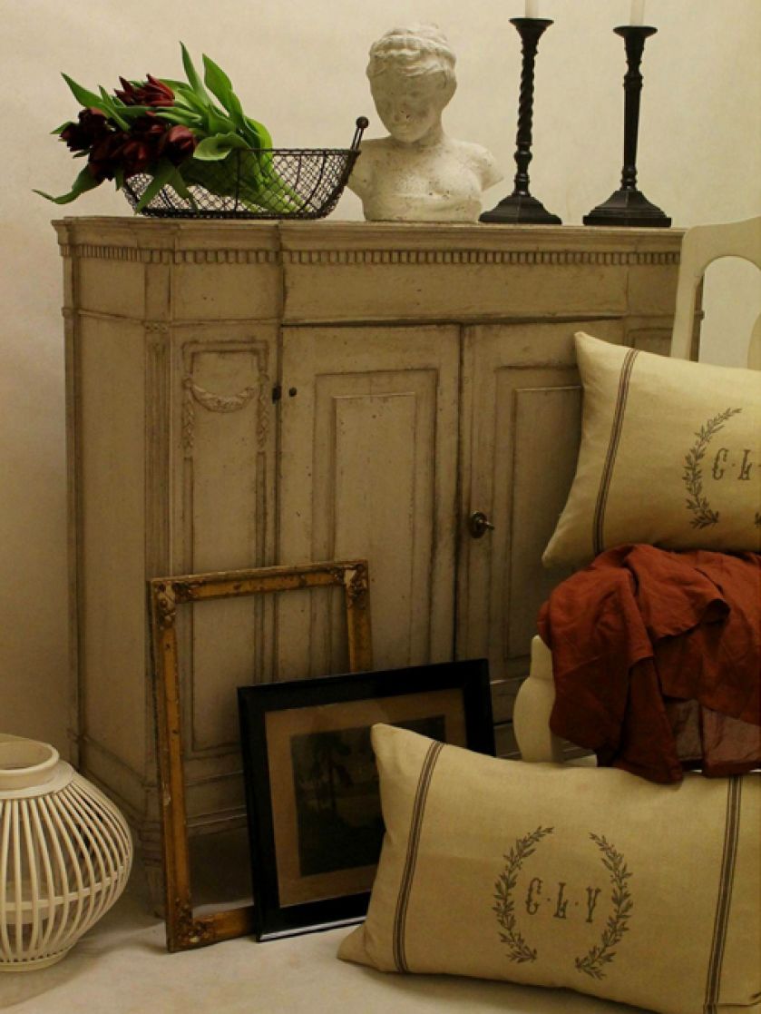 Zdjęcie: Angelo Antique. Lekkie antyki