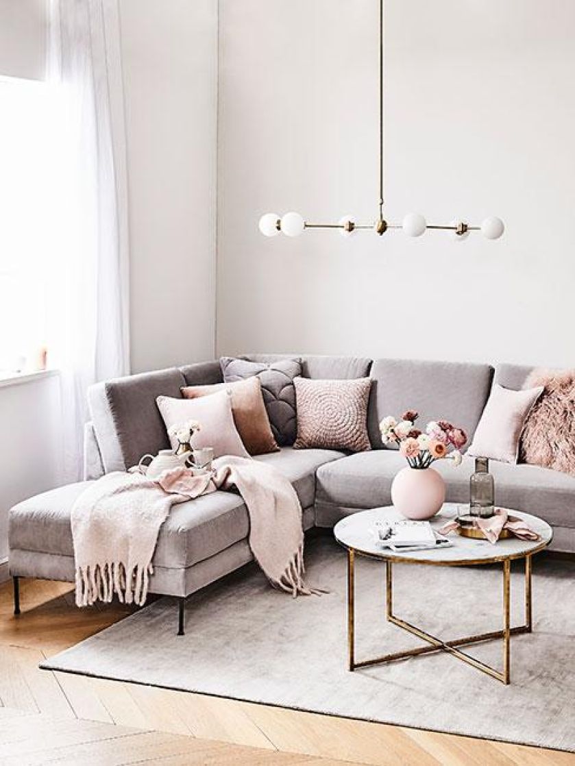 wygodny i przytulny salon w bloku