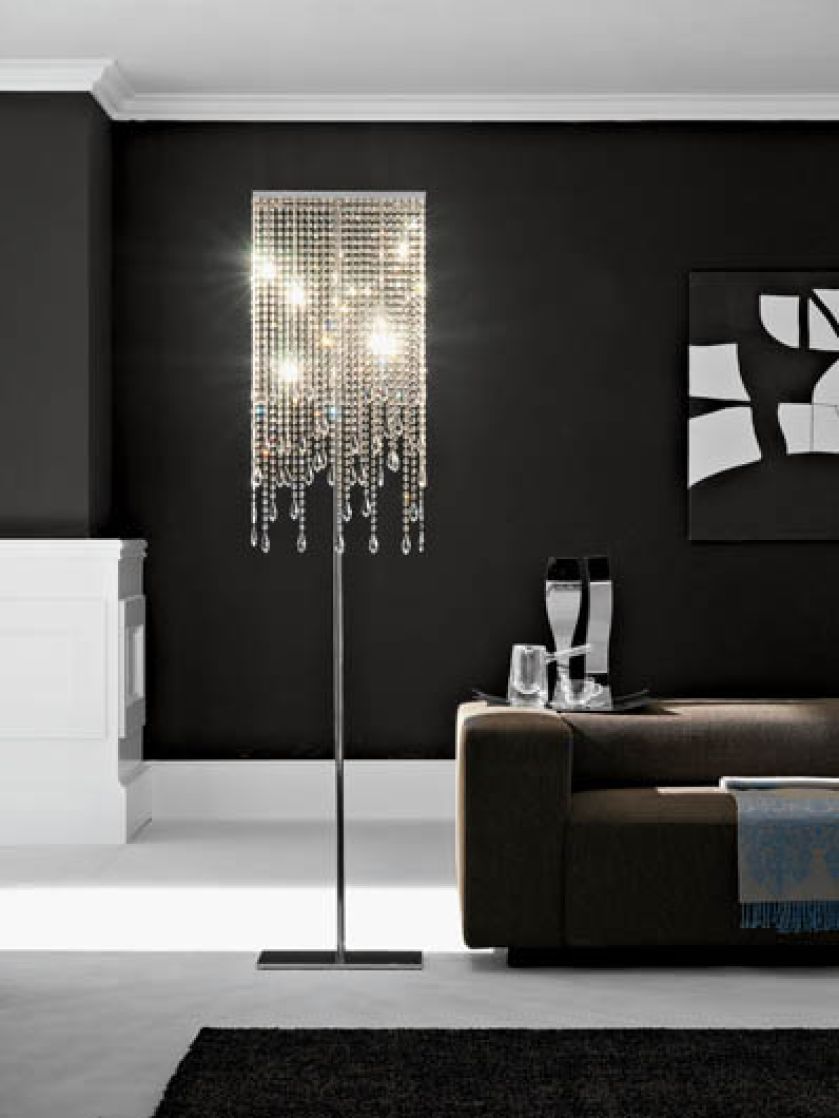 Chrom i szklane kryształki, 2114 euro. STUDIO ITALIA