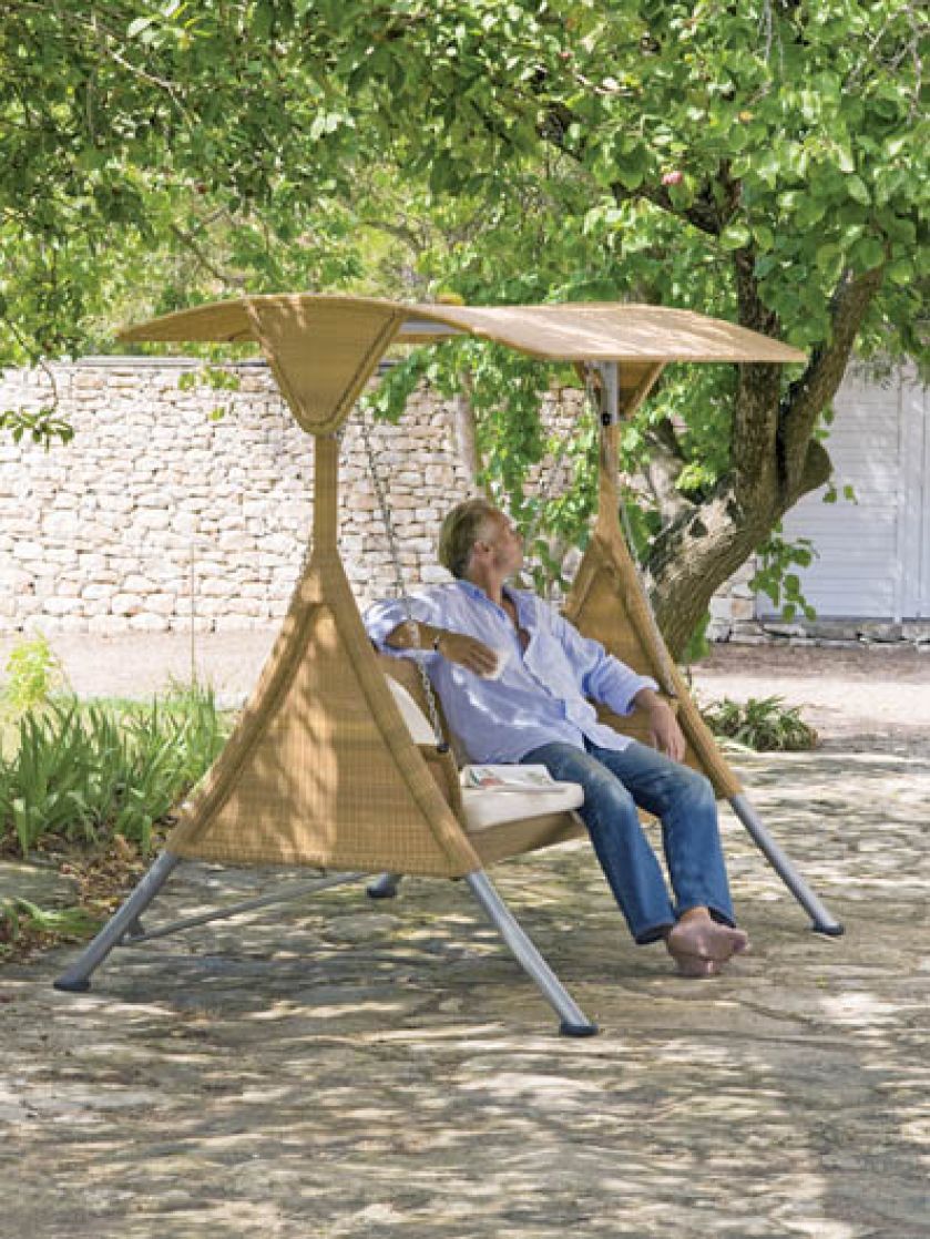 Huśtawka Lansing z plecionki hularo kosztuje 4042 zł. DECOLOR