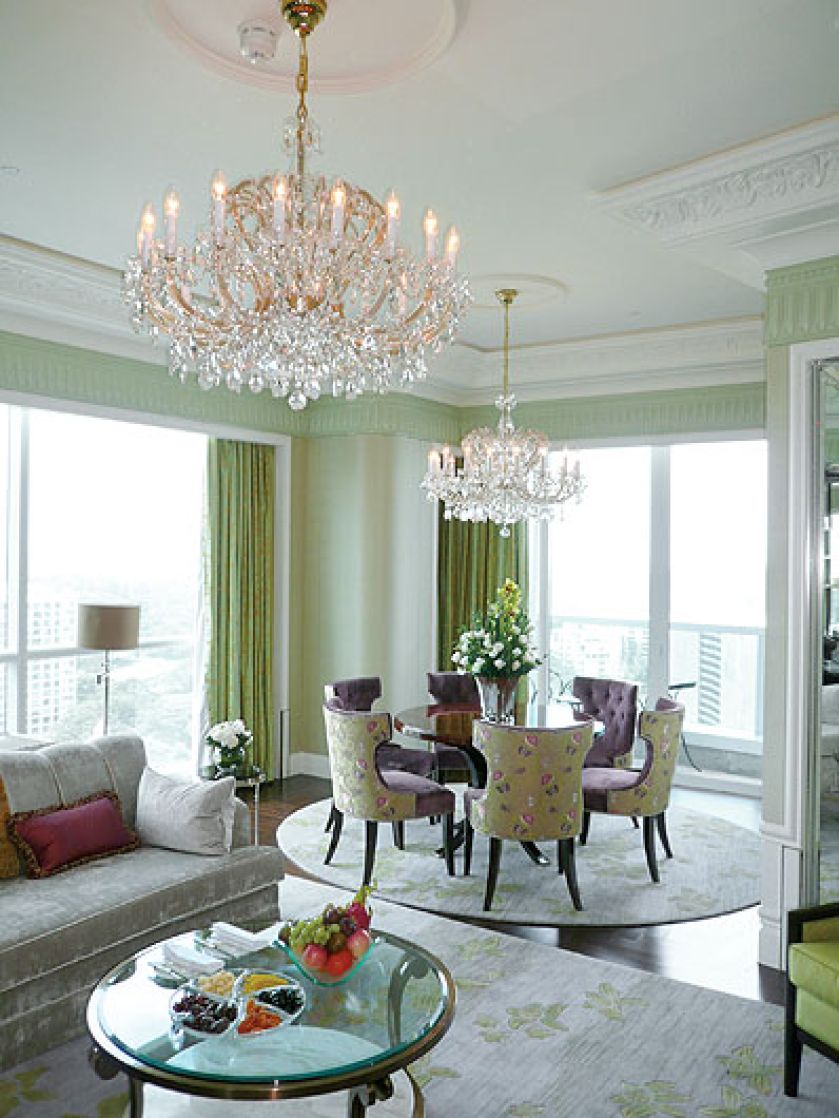 Klasyczny 18-ramienny żyrandol typu Maria Theresa z najwyższej jakości kryształu Premium. Preciosa. kryształ