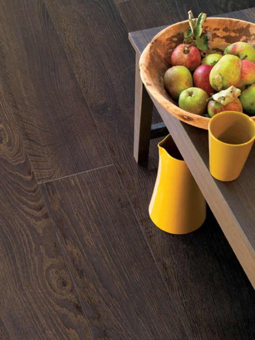 Deski z ciemnego dębu