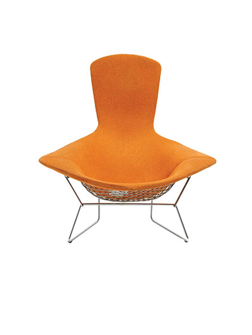 Krzesła Bird i Diamond projektu Harry’ego Bertoi, oba z 1952 r.