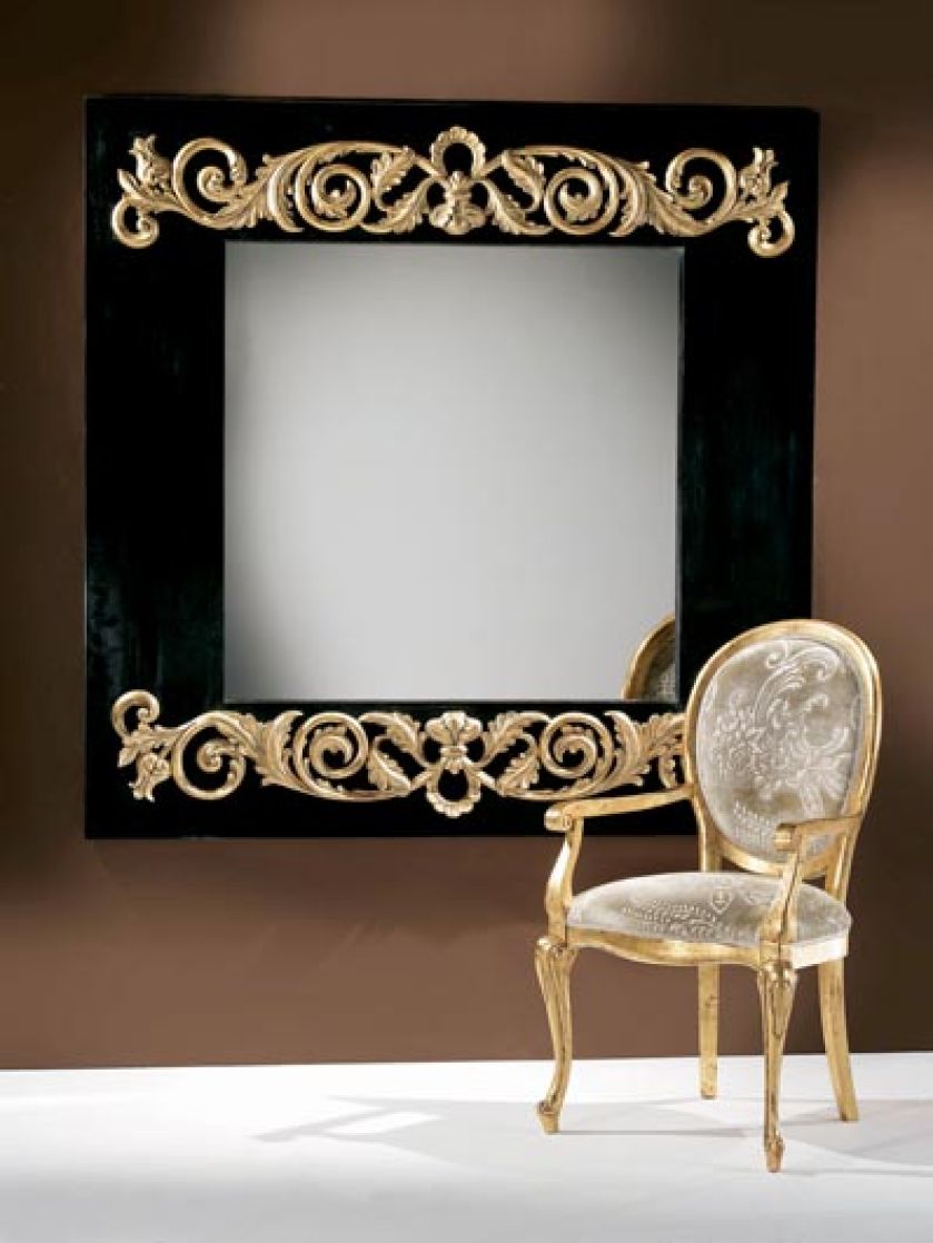 Krzesło i rama lustra projektu Barbary i Luca Spinich.