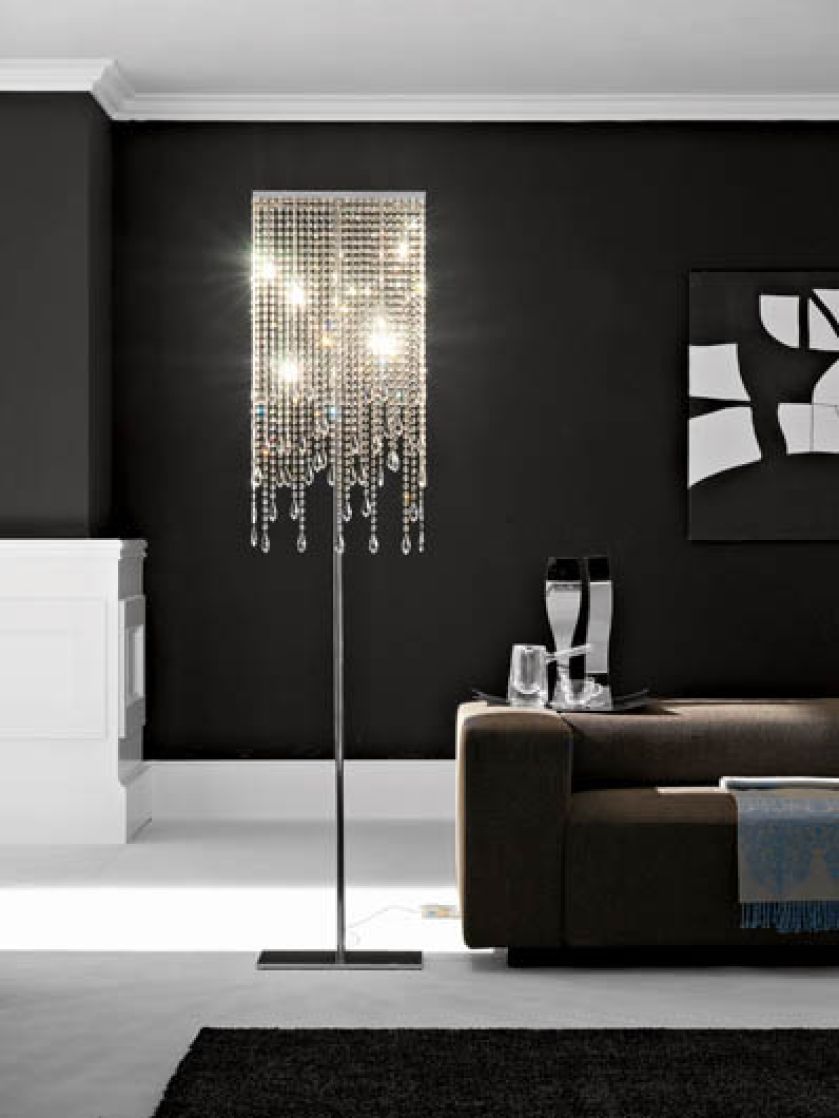 Lampa stojąca z kolekcji Venezia z kryształków Swarovskiego. CATTELAN ITALIA