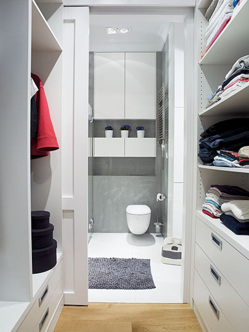 Minimalistyczna łazienka z imitacją betonu.