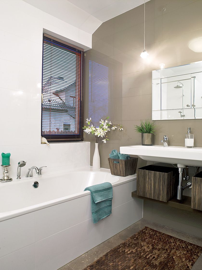 Na początku był wazon. Niepozorny, a jednak zwracał na siebie uwagę. To do niego musiał się dopasować cały dom.