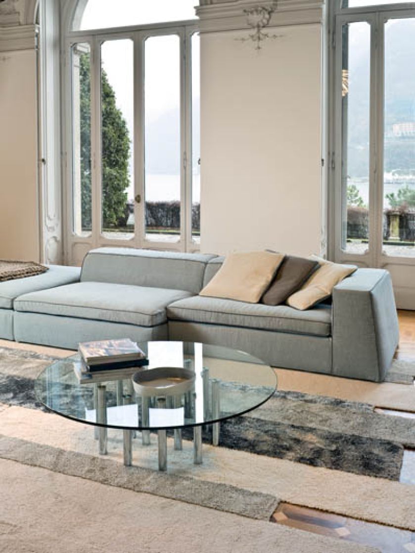 Od Bonaldo: kanapa Good Mood projektu Giuseppe Vigano i stolik Mille Coffee autorstwa Bartoli Design. SANIMEX