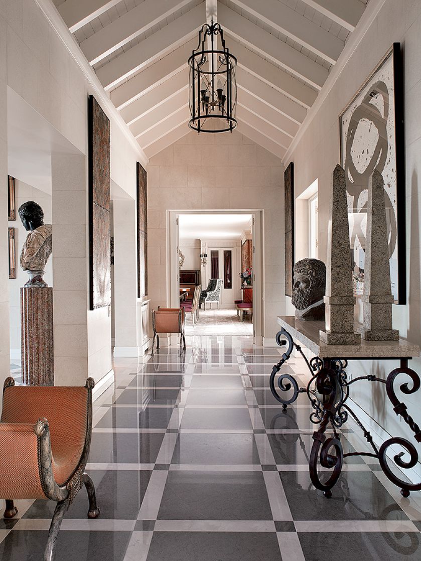 Perskie dywany, afrykańskie bębny, weneckie szkła, wyszukane forniry i marmury. Projektanci Ramón i Paco mieli